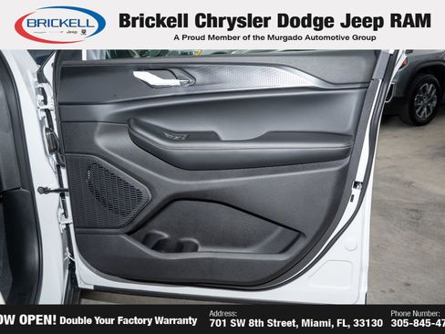 New 2025 Jeep Grand Cherokee Laredo image 13