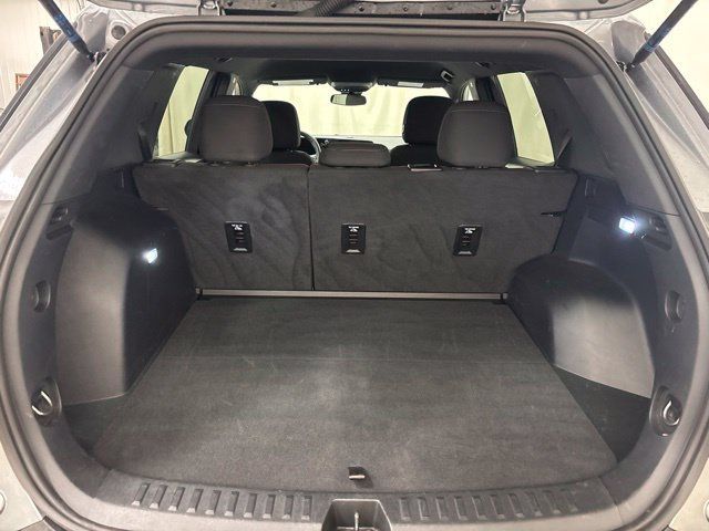 Used 2026 Chevrolet Equinox LT AWD/4WD image 19
