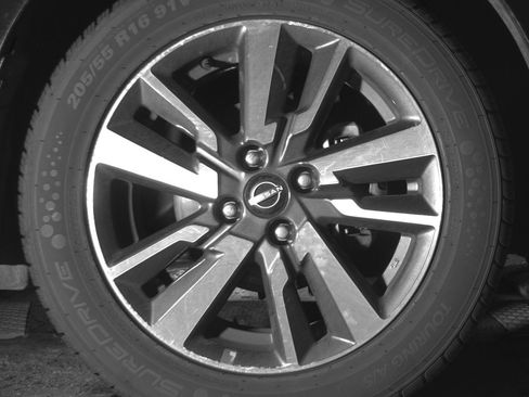 Used 2025 Nissan Versa SV FWD image 13