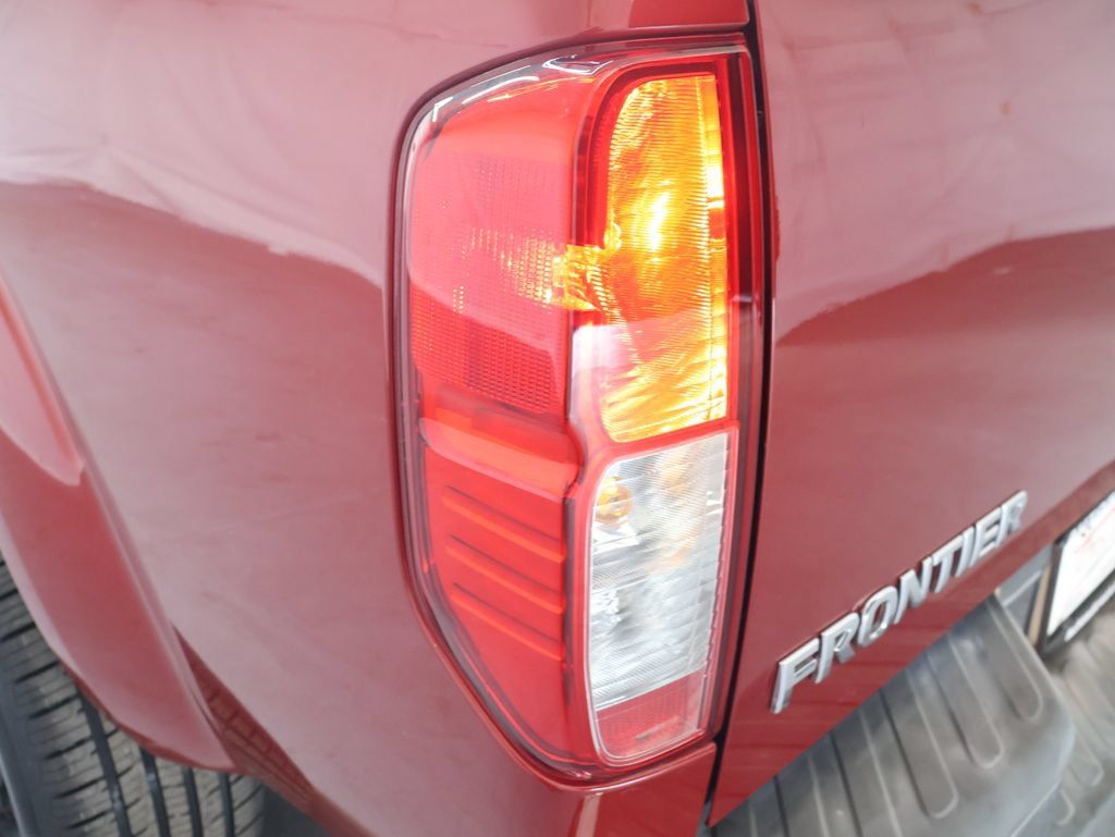 Used 2018 Nissan Frontier SV AWD/4WD image 29