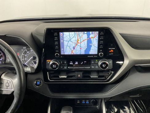 Used 2022 Toyota Highlander XLE image 14