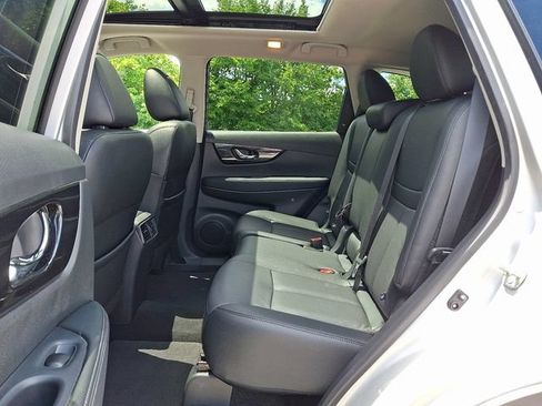 Used 2019 Nissan Rogue SL w/ Premium Package AWD/4WD image 10