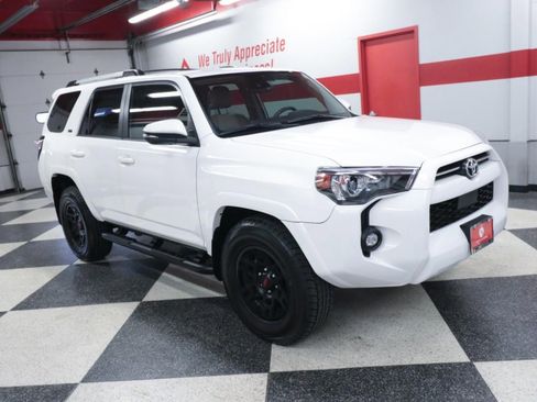 Used 2022 Toyota 4Runner SR5 Premium w/ Moonroof Package RWD image 3