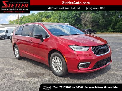 Used 2026 Chrysler Pacifica Select