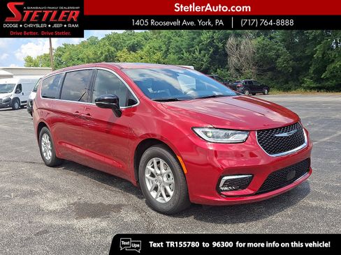 Used 2026 Chrysler Pacifica Select image 1