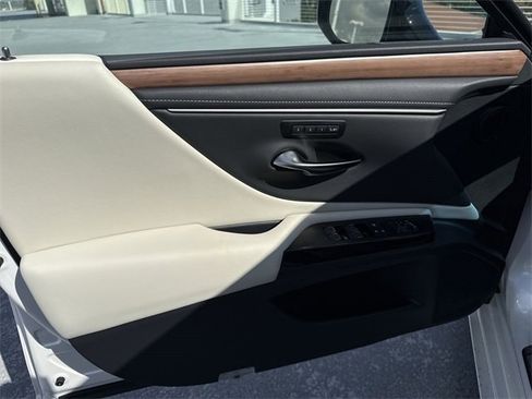 New 2025 Lexus ES 350 w/ Premium Package image 13