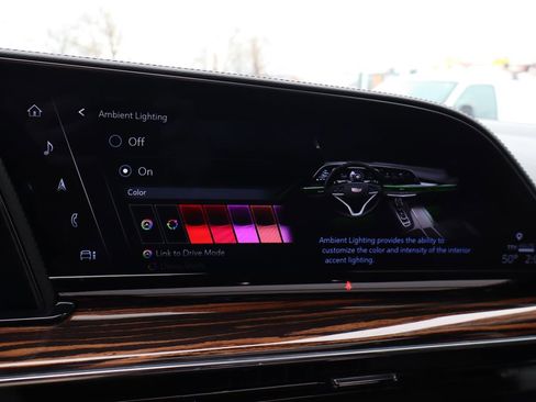 Used 2024 Cadillac Escalade Premium Luxury image 23