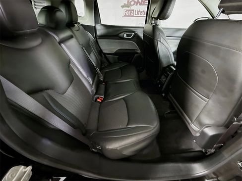 Used 2022 Jeep Compass Latitude image 29