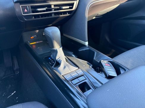 Used 2025 Toyota Camry LE image 40