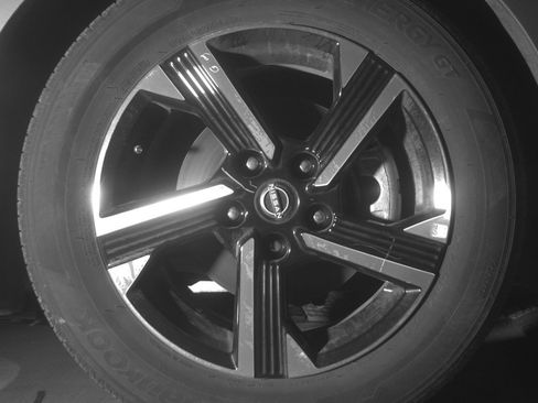 Used 2025 Nissan Sentra SV FWD image 13
