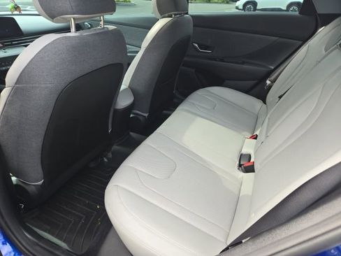 Used 2021 Hyundai Elantra Limited FWD image 13