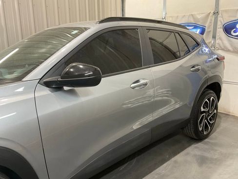 Used 2025 Chevrolet Trax RS w/ Driver Confidence Package image 5