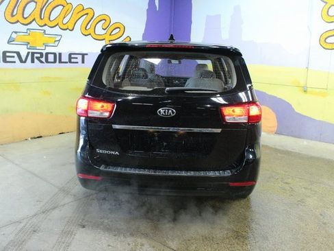 Used 2018 Kia Sedona L image 7