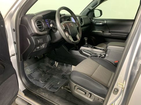 Used 2020 Toyota Tacoma TRD Off-Road w/ Technology Package AWD/4WD image 28