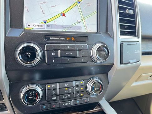 Used 2019 Ford F150 Lariat w/ Equipment Group 502A Luxury image 21