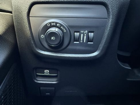 Used 2024 Jeep Grand Cherokee Limited w/ Black Appearance Package image 13