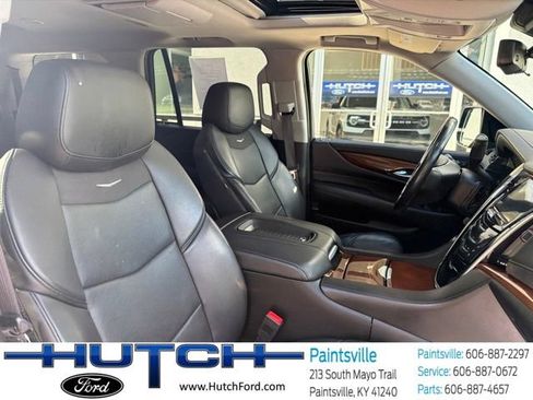 Used 2020 Cadillac Escalade Luxury AWD/4WD image 25