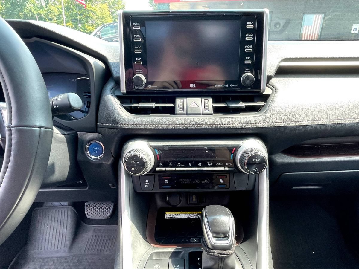 Used 2020 Toyota RAV4 Limited AWD/4WD image 12