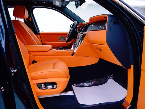 Used 2025 Rolls-Royce Cullinan image 36