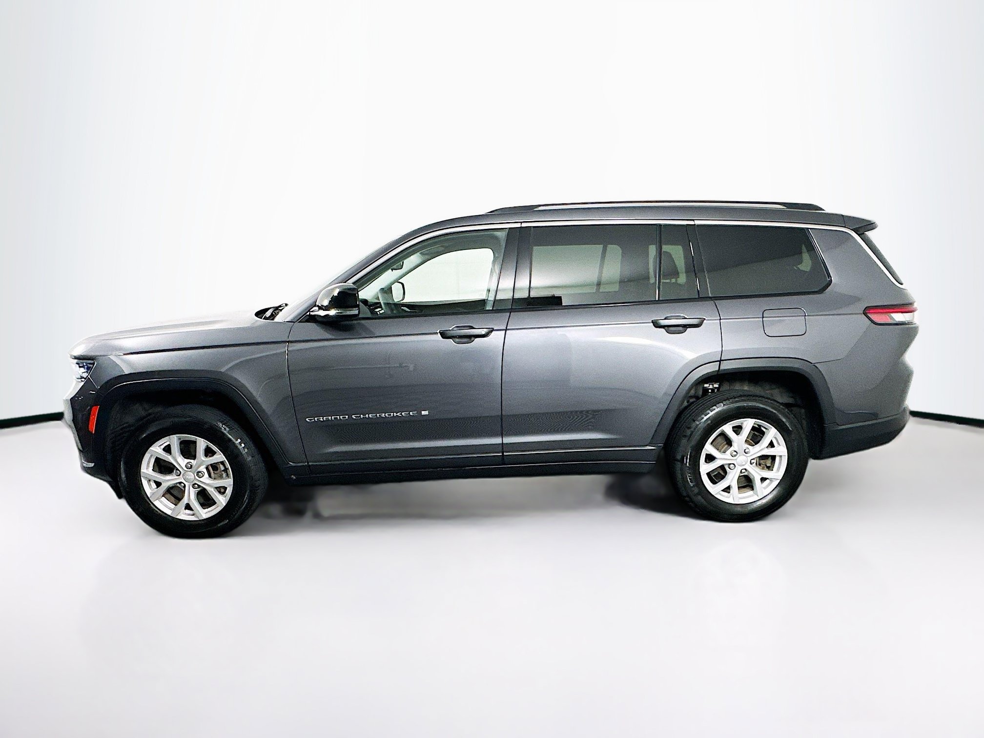 Used 2023 Jeep Grand Cherokee L Limited AWD/4WD image 4