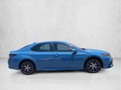 Used 2024 Toyota Camry SE FWD image 4