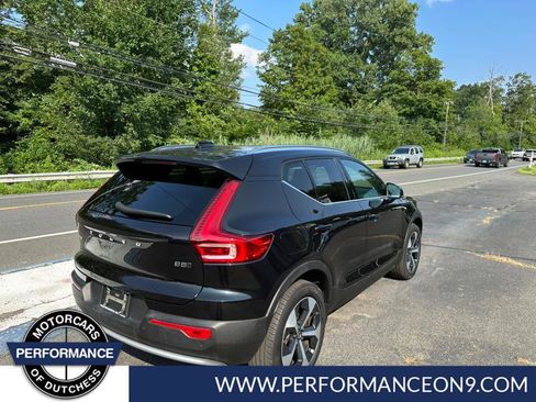 Used 2025 Volvo XC40 B5 Plus image 10