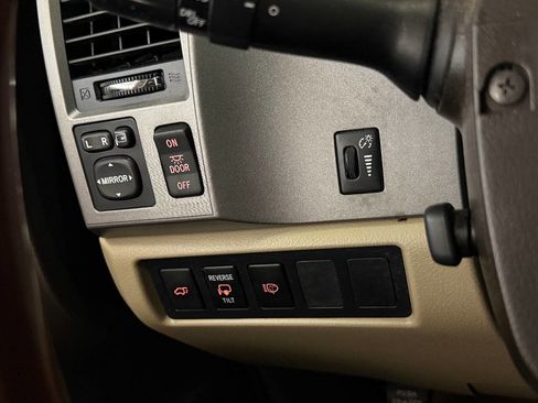 Used 2011 Toyota Sequoia Platinum image 57