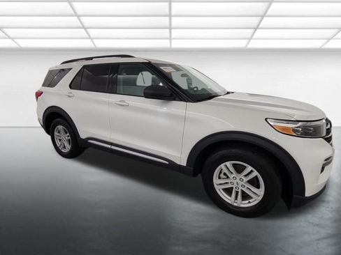 Used 2024 Ford Explorer XLT w/ Equipment Group 202A AWD/4WD image 10