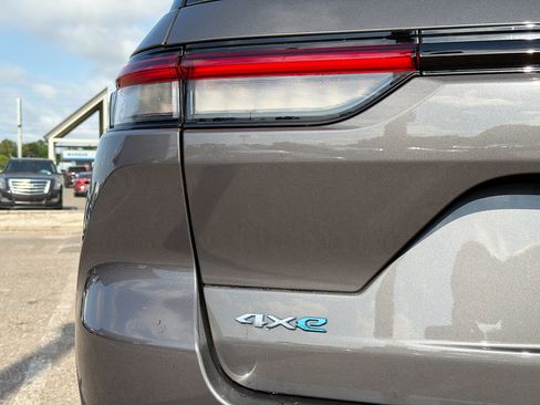 Used 2024 Jeep Grand Cherokee Summit w/ Advanced Protech Group IV image 10