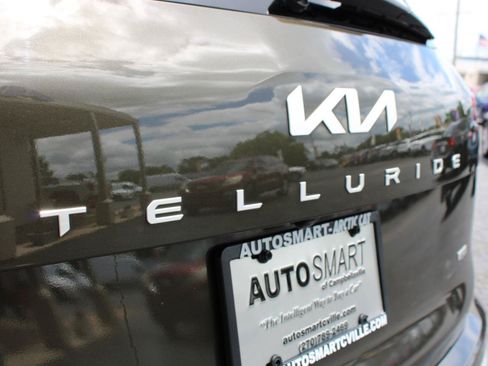 Used 2023 Kia Telluride S AWD/4WD image 9