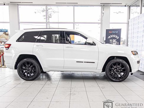 Used 2020 Jeep Grand Cherokee Altitude AWD/4WD image 9