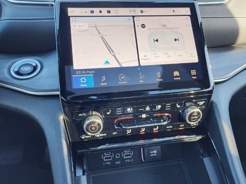 Used 2023 Jeep Grand Cherokee Overland w/ Luxury Tech Group IV image 35