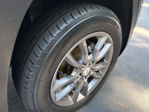 Used 2024 GMC Terrain SLT image 32