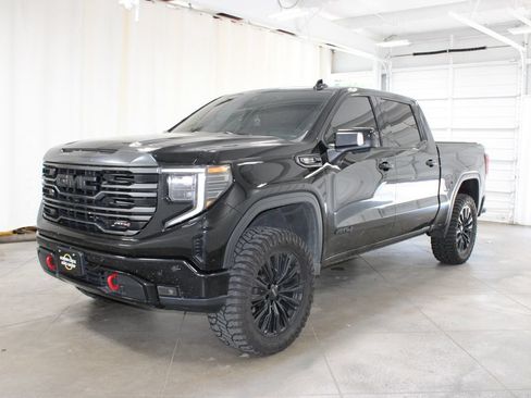 Used 2024 GMC Sierra 1500 AT4 w/ Technology Package AWD/4WD image 4