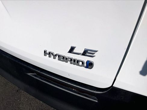 Used 2024 Toyota Sienna LE image 18