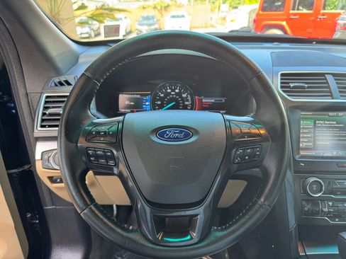 Used 2016 Ford Explorer XLT w/ Equipment Group 202A FWD image 32