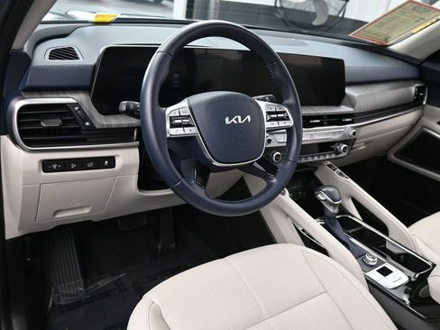 Used 2024 Kia Telluride EX w/ EX Captain's Chair Package image 14