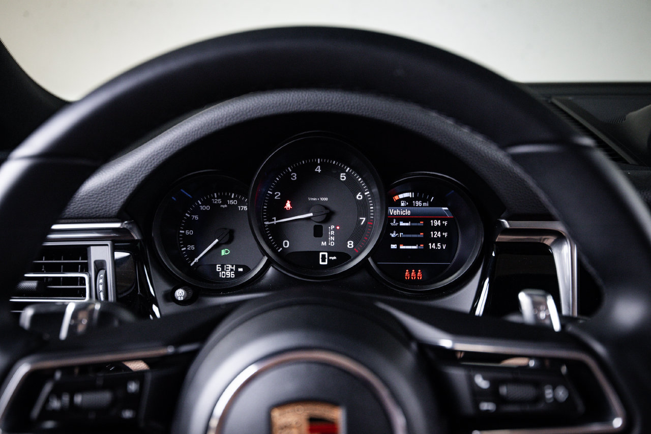 Certified 2026 Porsche Macan AWD/4WD image 15