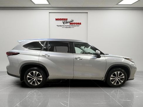 Used 2024 Toyota Highlander XLE image 8