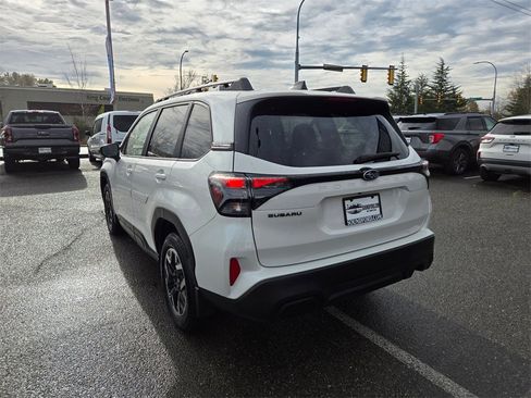 Used 2025 Subaru Forester Premium image 7