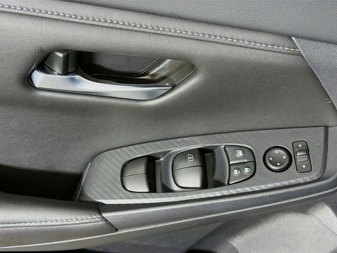 Certified 2025 Nissan Sentra SV FWD image 15