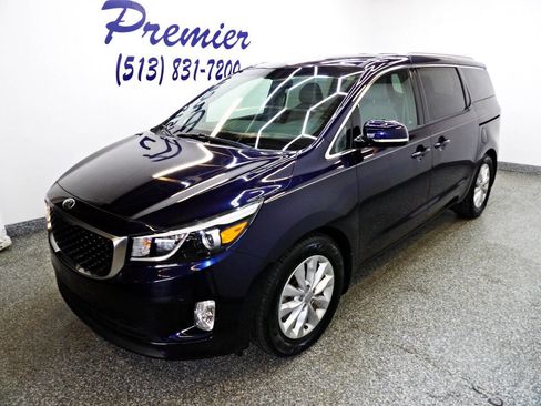 Used 2018 Kia Sedona EX image 1
