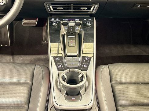 Used 2022 Porsche 911 Carrera RWD image 13