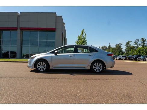 New 2026 Toyota Corolla LE image 8