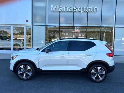 Certified 2025 Volvo XC40 B5 Plus AWD/4WD image 2