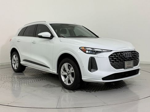 Certified 2025 Audi Q5 Premium w/ Convenience Package image 7