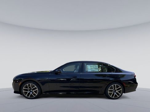 New 2025 BMW i7 eDrive50 w/ Executive Package image 2