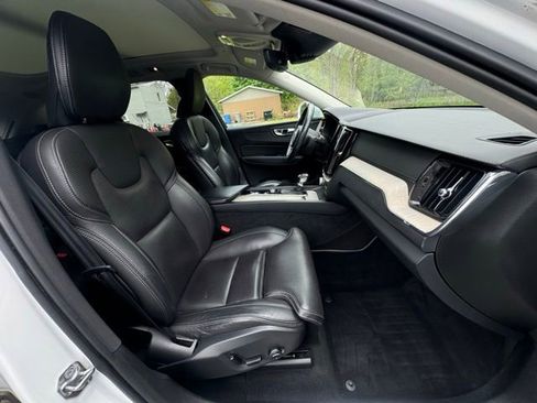 Used 2021 Volvo XC60 T5 Inscription AWD/4WD image 12