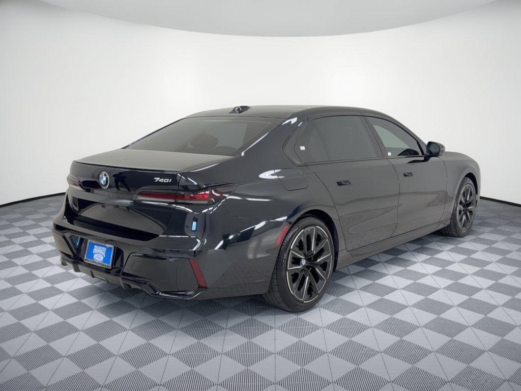 Used 2025 BMW 740i w/ Premium Package RWD image 9