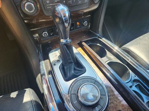 Used 2013 INFINITI QX56 4WD w/ Deluxe Touring Pkg image 17